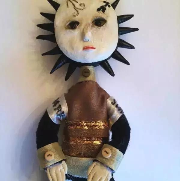 12岁男孩用捡来的破烂，打造出一个暗黑王国，吓哭一票成年人……