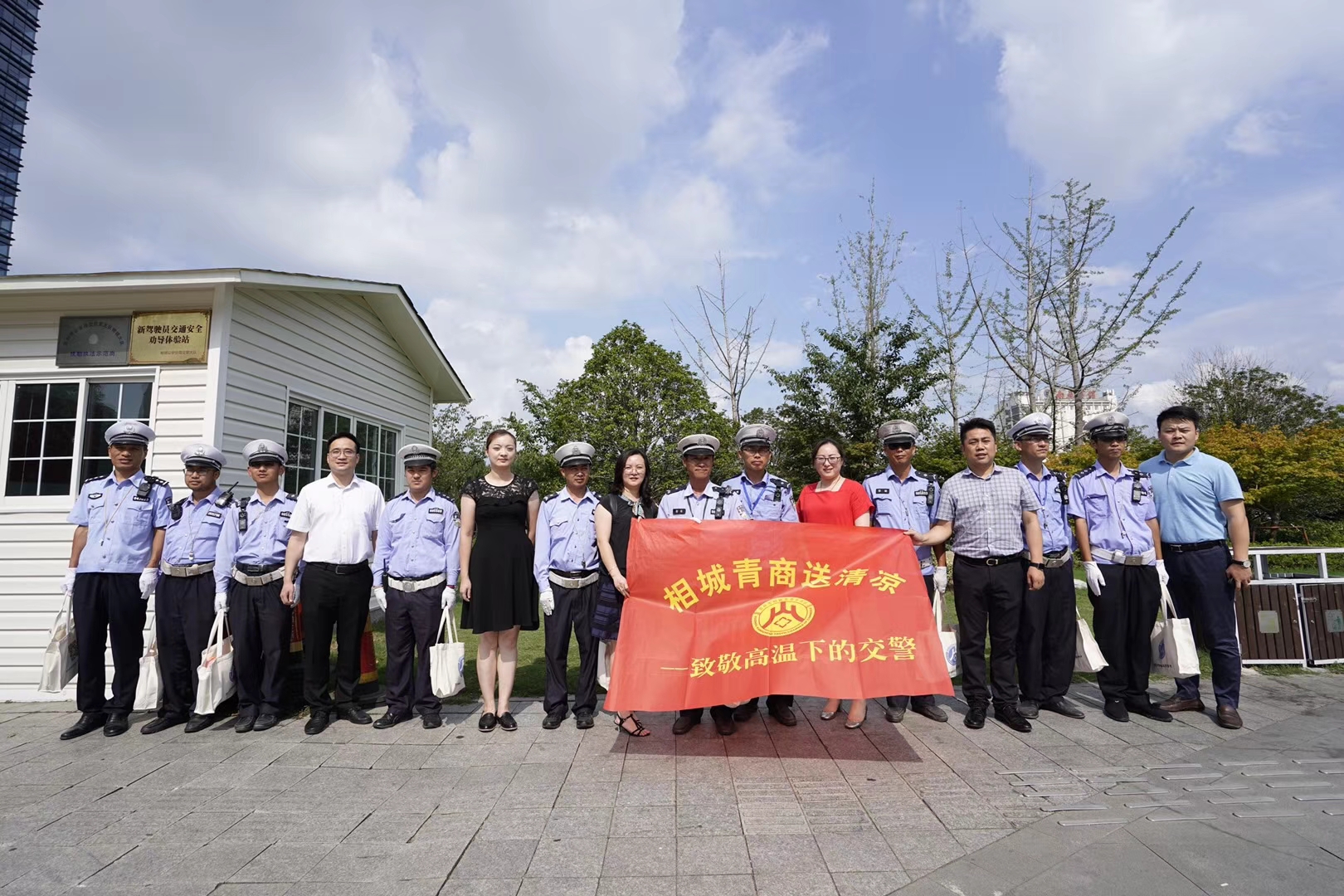 勇做时代弄潮儿2019,勇做时代的弄潮儿的提纲