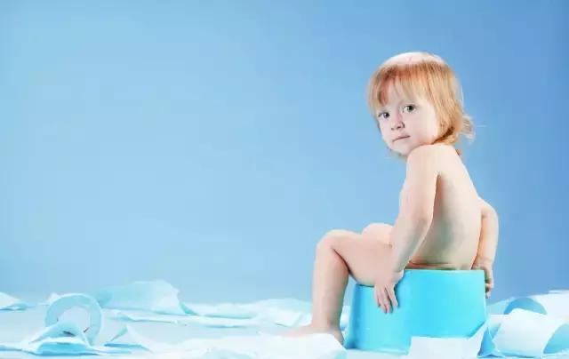 孩子在幼儿园憋着大便怎么说,孩子为啥憋大便