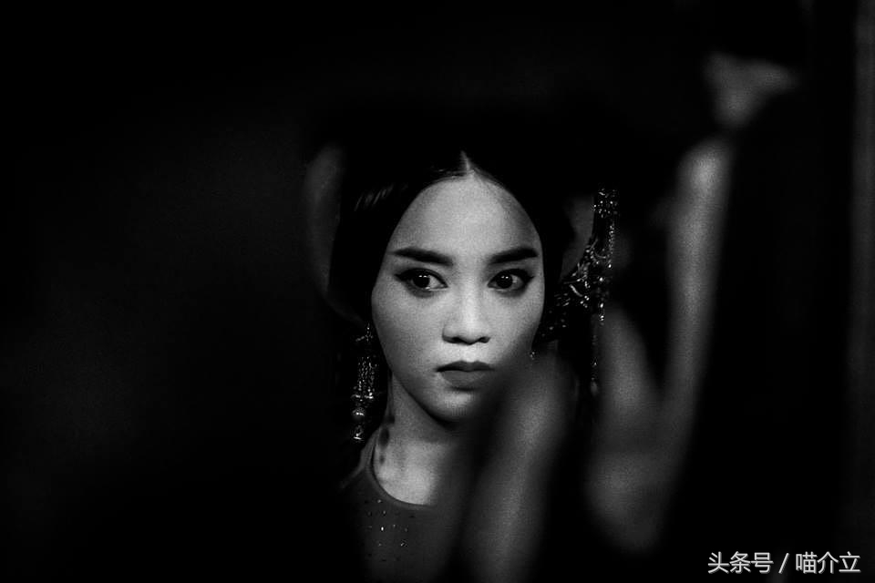 它们恰似，法国姑娘热情奔放浪漫与越南姑娘含蓄温柔的完美结合