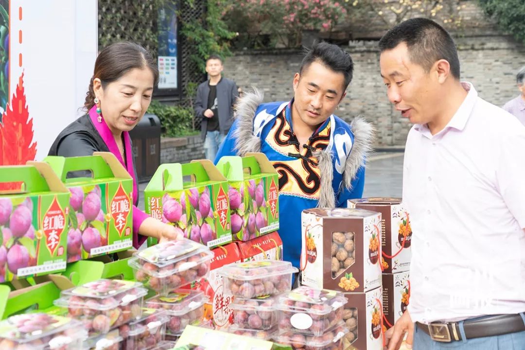 红叶冰雪温泉节,红叶冰雪旅游攻略