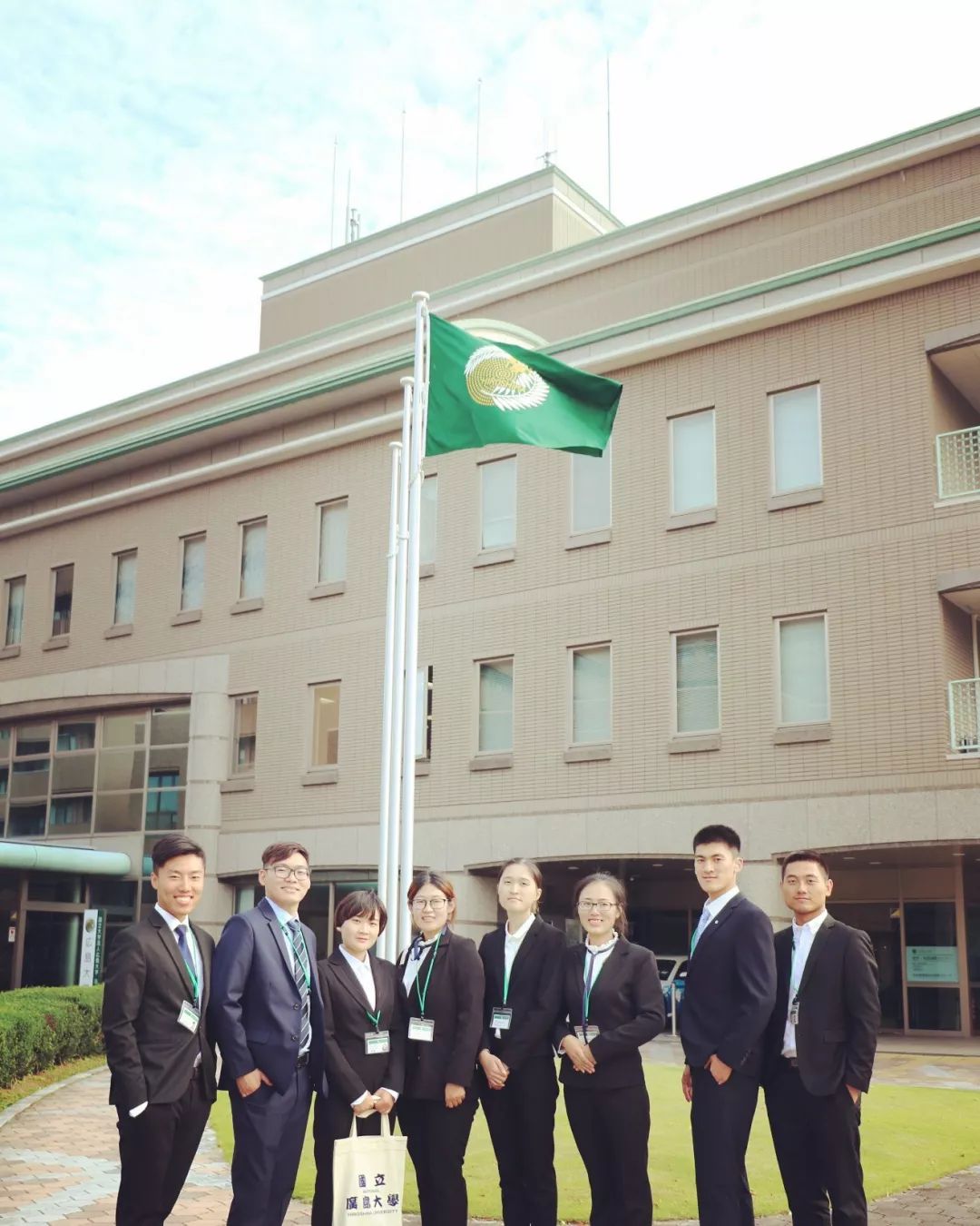 鍚殰鏃ユ湰鐣欏,娣卞湷鍚殰浜哄憳