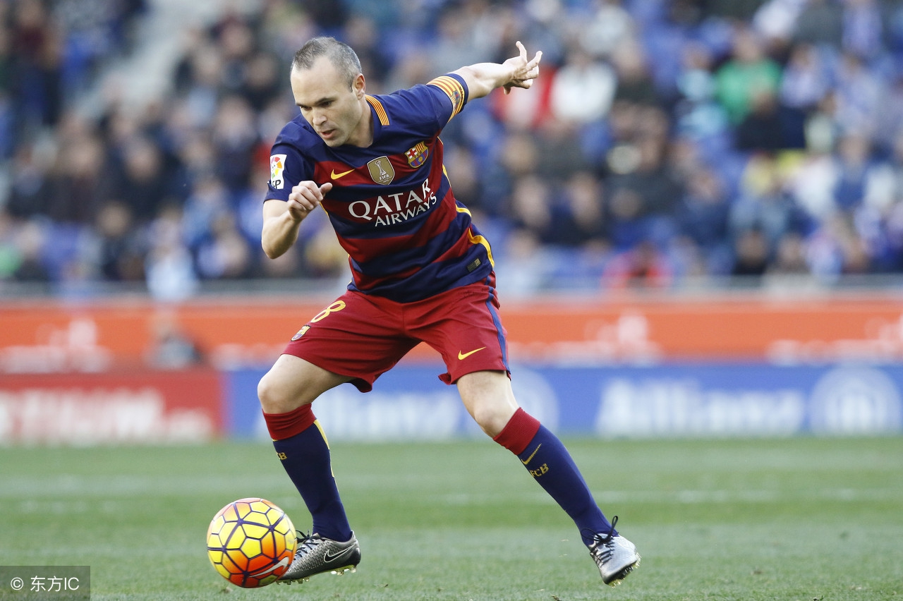 足球长传球的动作要领图解,足球传球训练方法