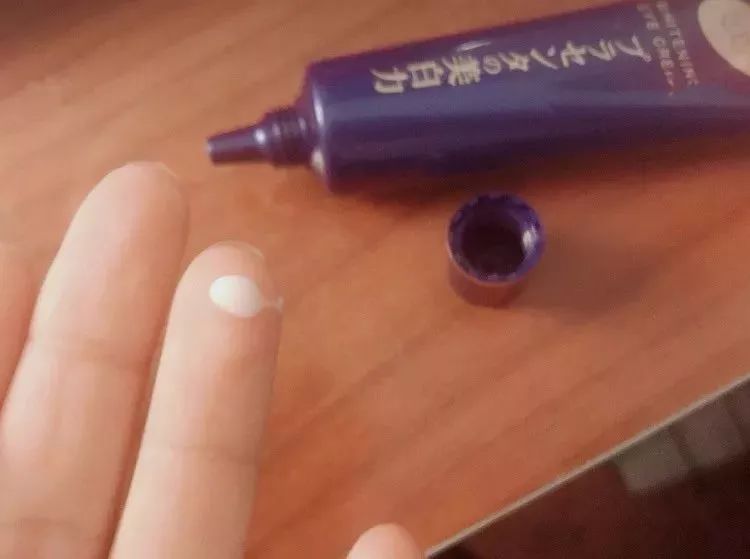 17岁学生党去黑眼圈眼袋眼霜平价,便宜超好用的六款眼霜