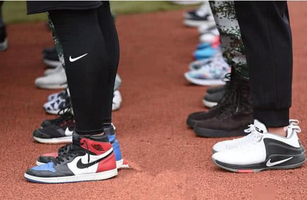 00后穿aj的比例,适合军训穿的aj