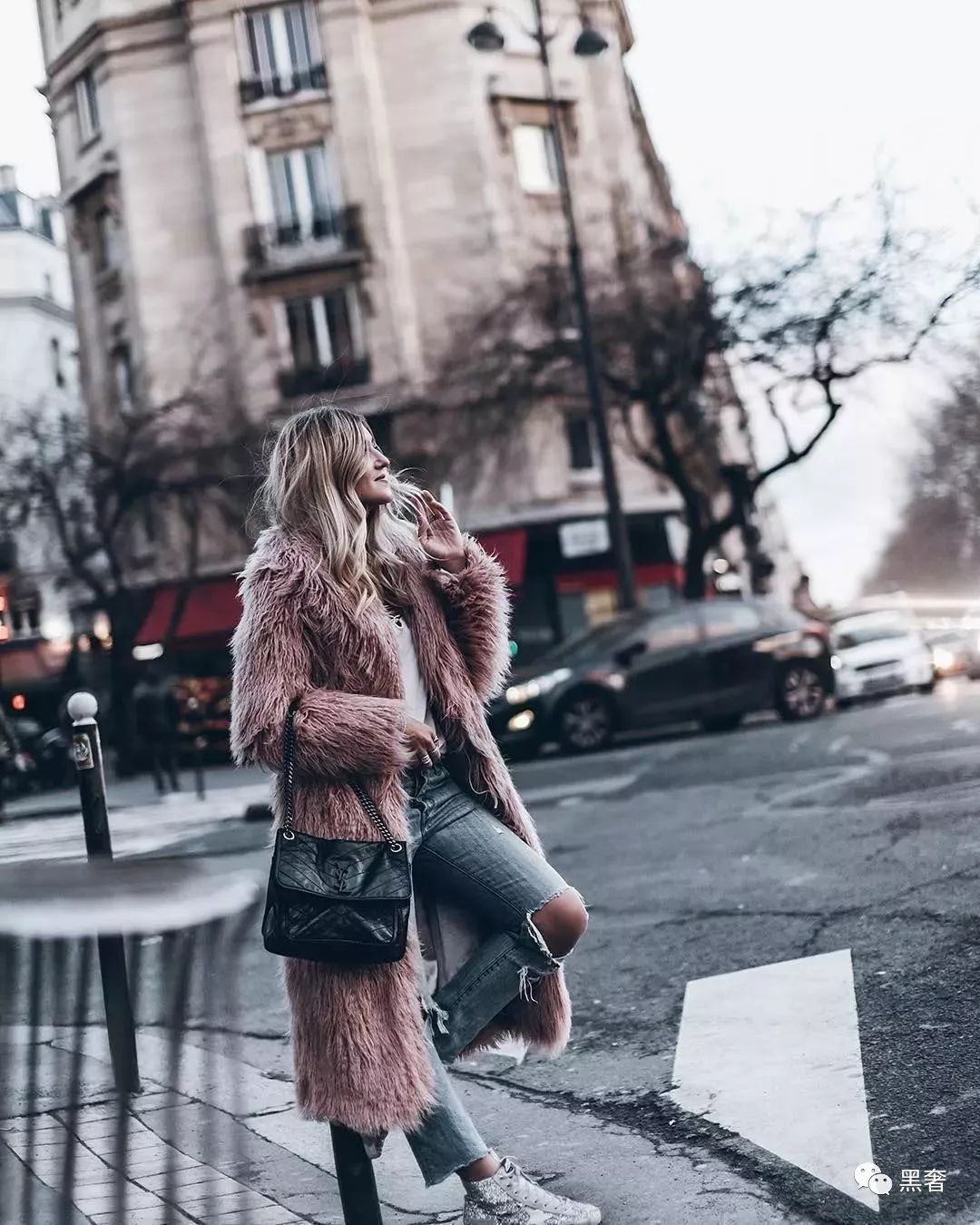 结婚当天适合妈妈背的包推荐,去参加婚礼背什么颜色的包合适