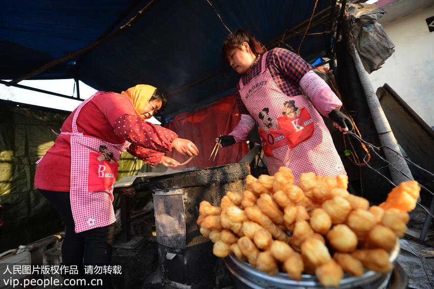 油条加洗衣粉是真的吗,油条里加洗衣粉是真的吗