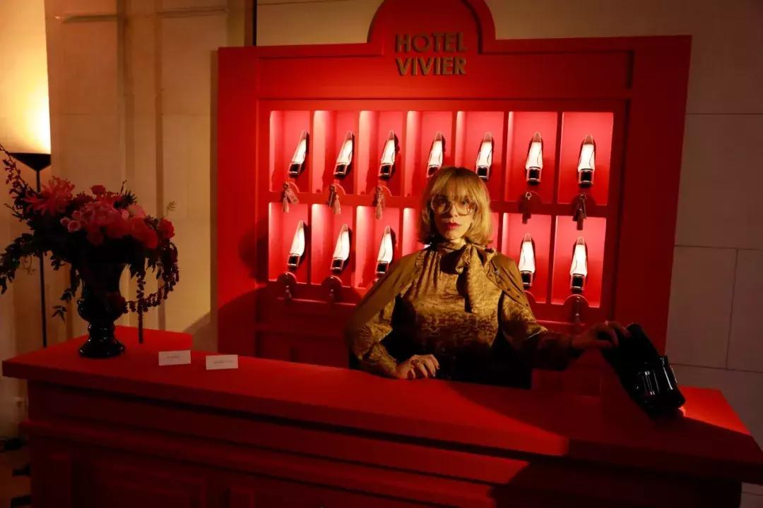 戚薇霸气走秀,唐嫣戚薇机场街拍大全