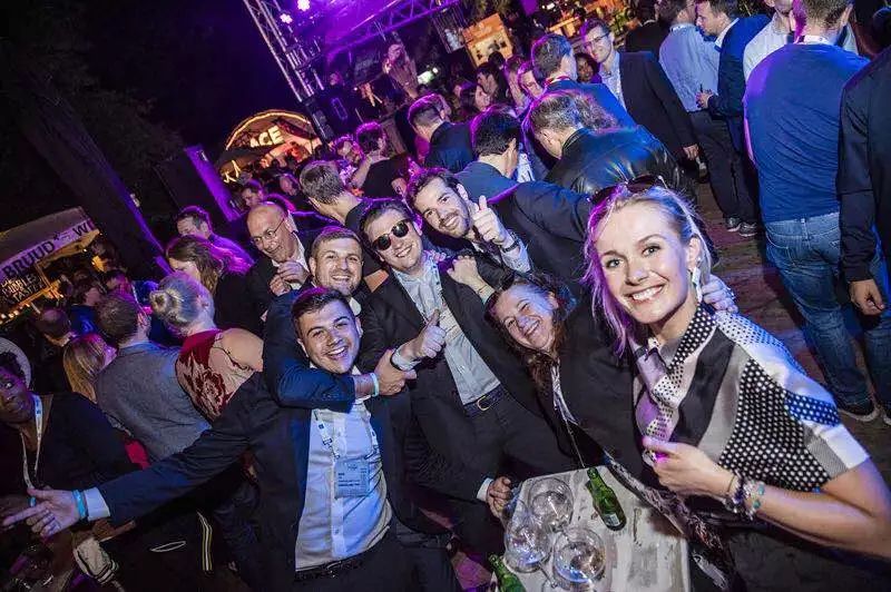 ai技术挖掘区块链投资价值,区块链如何实现金融智能化