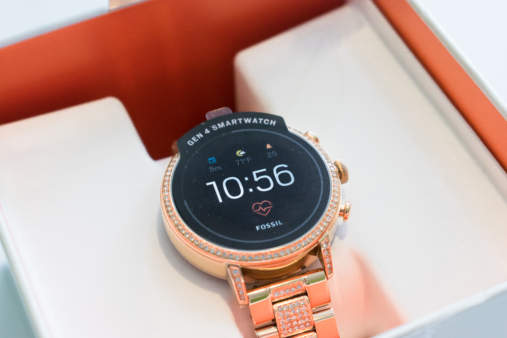 戴fossil手表,fossil智能腕表