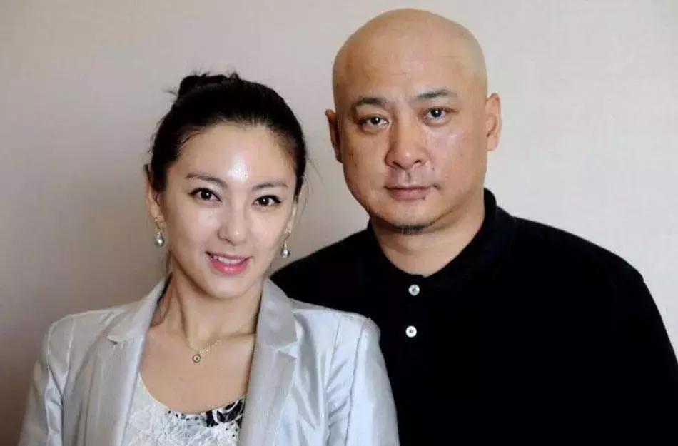 张雨绮砍她前夫三刀是真的假的,张雨绮怒怼男子