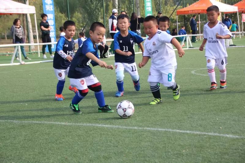 2018年中国足协全国娃娃足球宣传月活动暨“通辽市幼儿园足球超级联赛”欢乐开赛