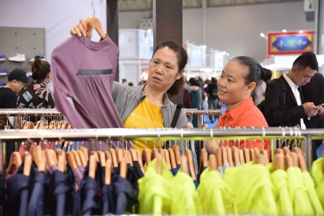 名牌服装大惠世纪城，真的没有比这回更划算的了！