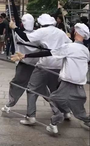 达瓦孜传人天门山走钢丝 (达瓦孜蒙眼走钢丝完整版)