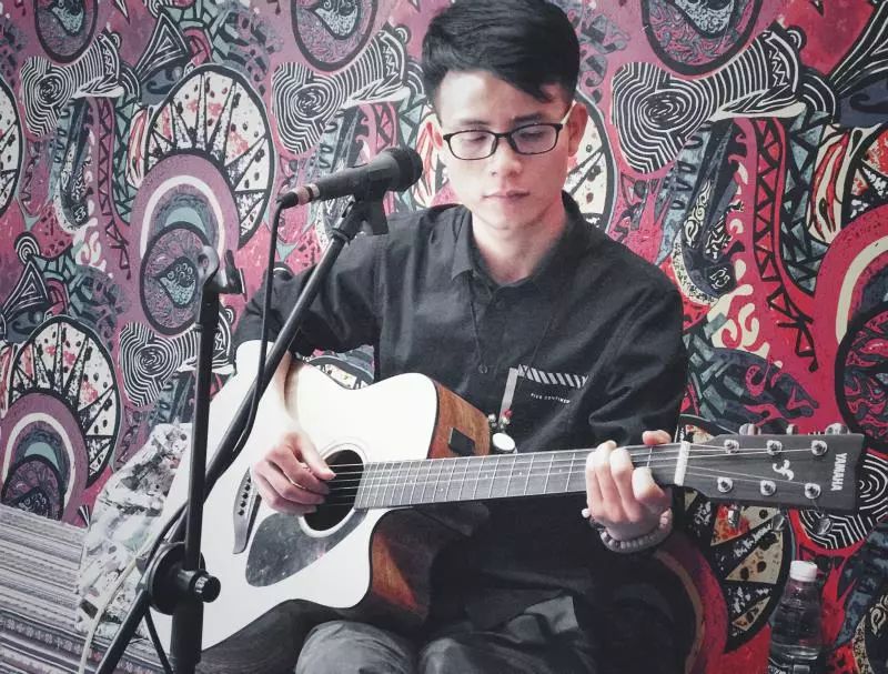 达瓦孜传人天门山走钢丝 (达瓦孜蒙眼走钢丝完整版)