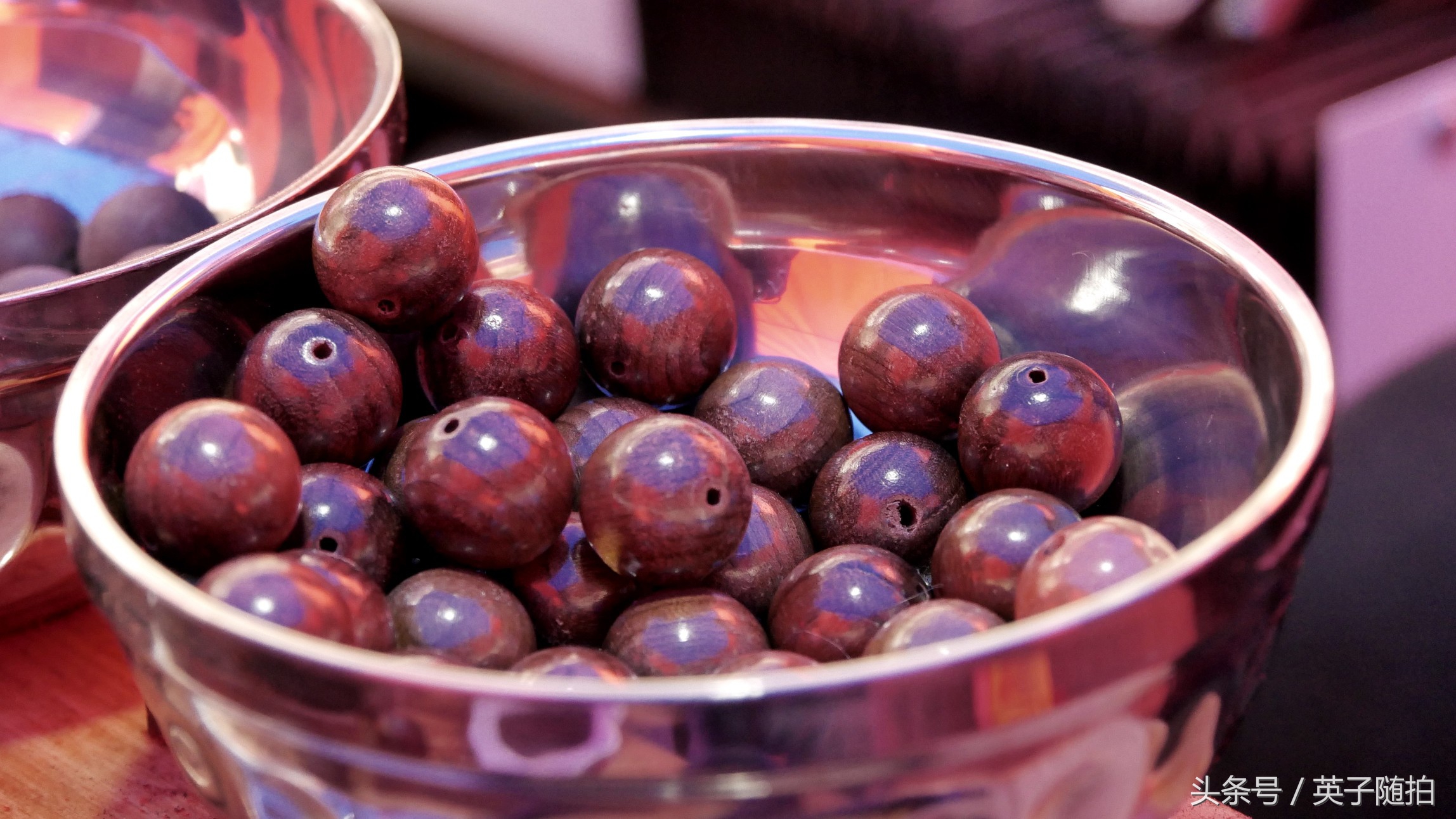 四川渠县：你玩手串吗，古镇三汇来了位帅哥专门加工手串、佛珠