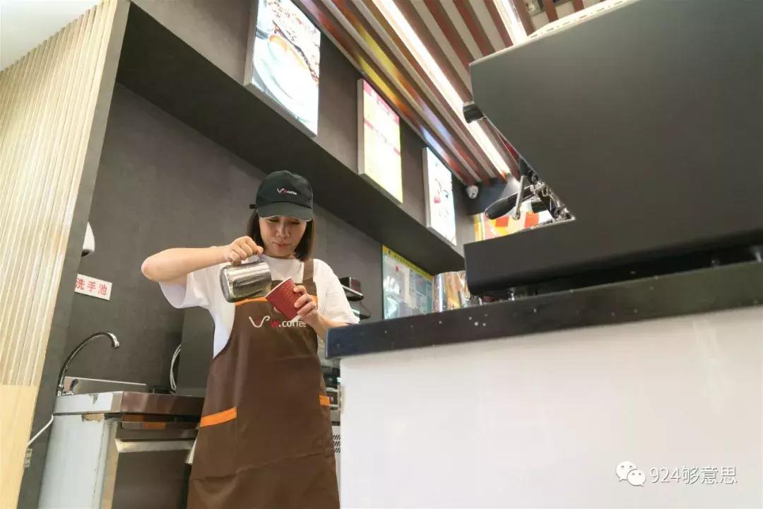 他们“兼职”半日,加油开卡冲咖啡,这个服务我给101分!