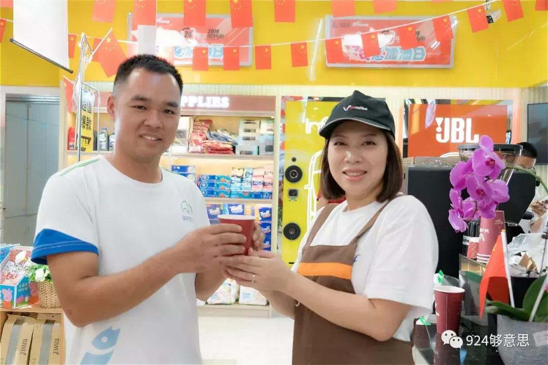 他们“兼职”半日,加油开卡冲咖啡,这个服务我给101分!