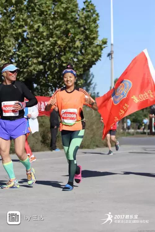 穿拖鞋跑马拉松,马拉松穿拖鞋