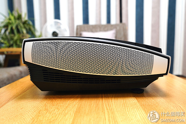 坚果sk120寸激光电视,坚果激光电视u1值得买吗