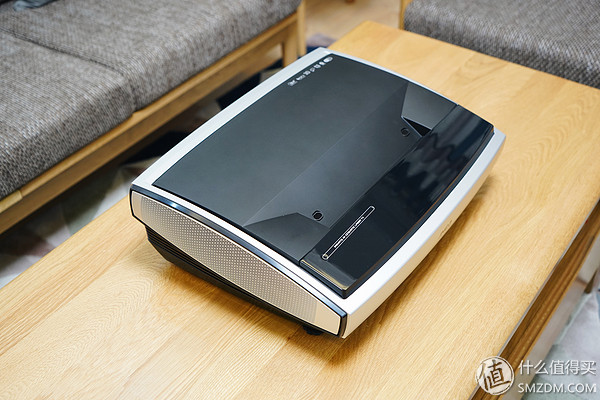 坚果sk120寸激光电视,坚果激光电视u1值得买吗