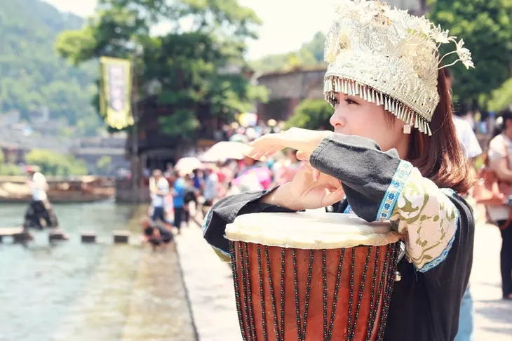 什么是非洲鼓，没听说过？花三分钟了解一下？看完就能拿去装B了