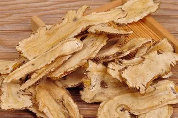 四个泡脚药方让你湿气全无,每天泡脚10分钟清除体内湿气