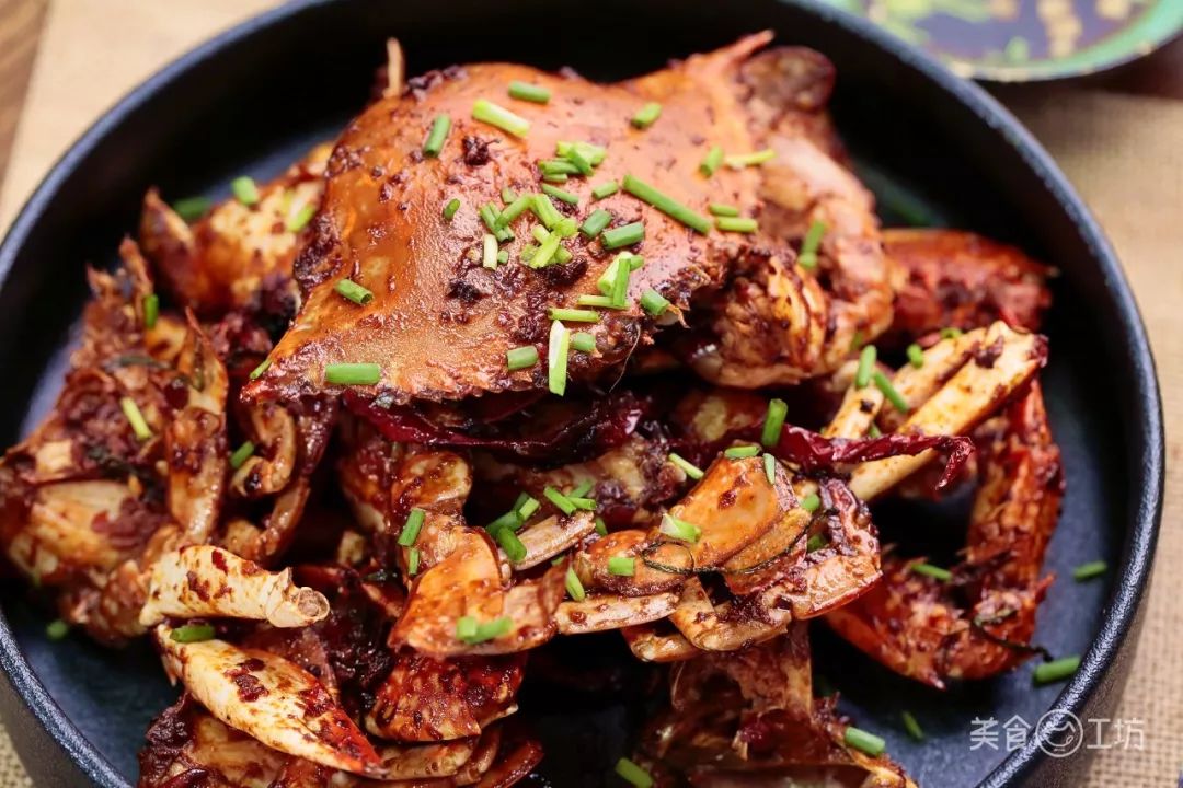 蒸螃蟹是用热水还是冷水,蒸螃蟹到底用热水还是冷水