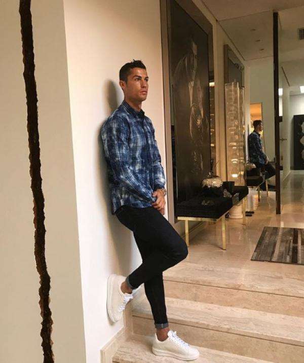 c罗从贫民窟到亿万豪宅,c罗在迪拜的豪宅