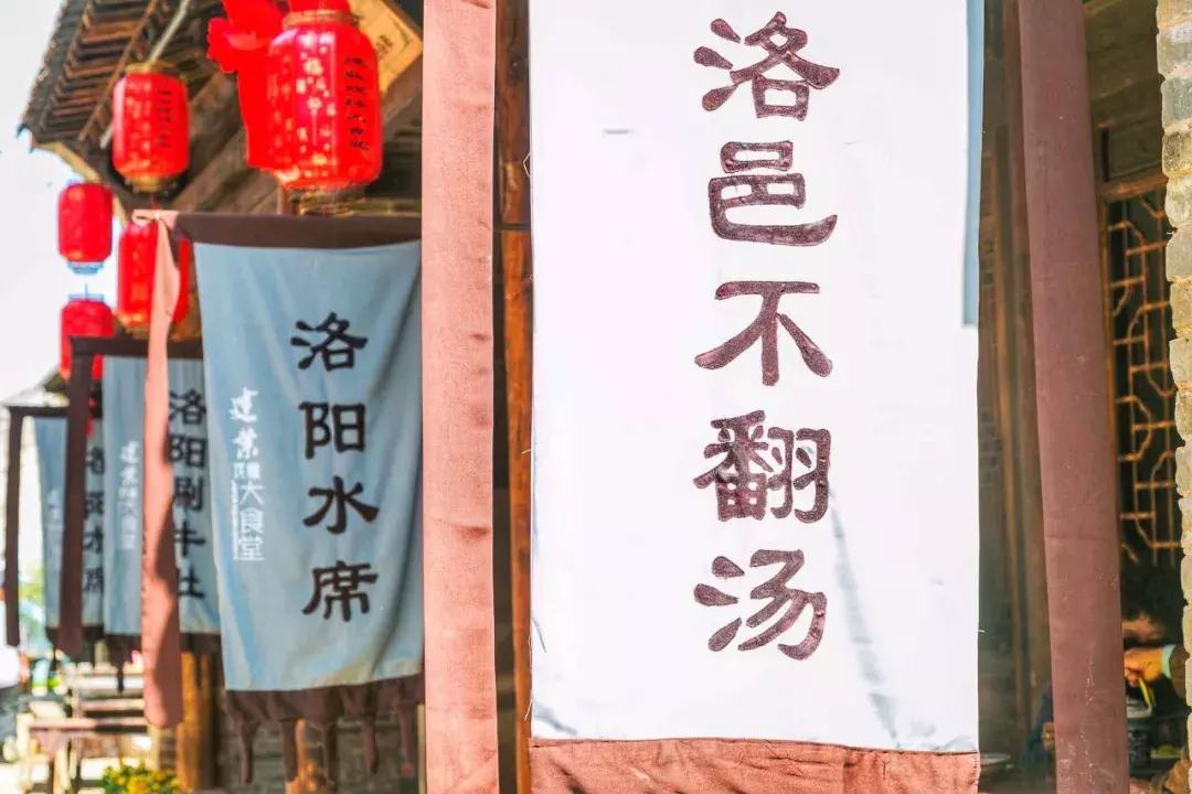 郑州足球小镇有真草足球场吗,郑州足球小镇现状