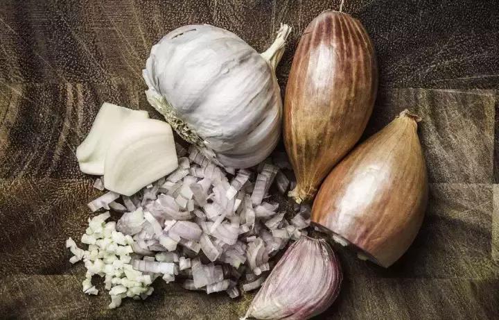 喝了一碗蒸大蒜水,喝了蒸蒜水恶心