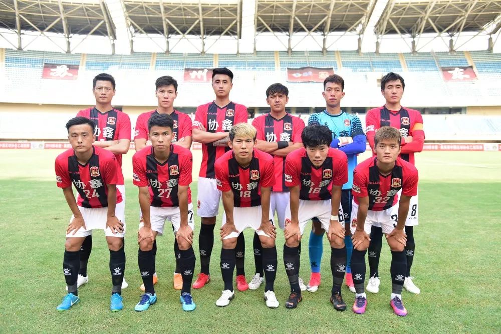 这场足球赛非常精彩的英语,这场足球比赛将持续两个小时英语