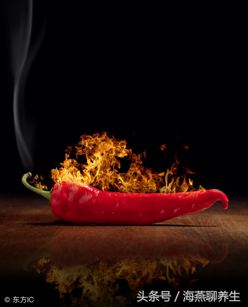 女性月经期间下腹胀痛，头痛腰酸甚至量不正常，这是什么回事？