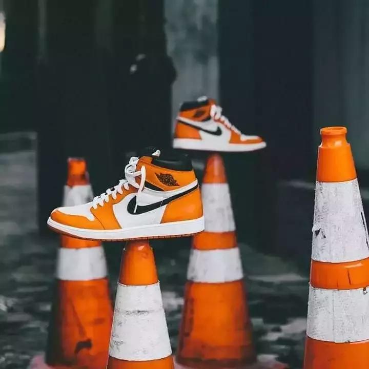 月均7个配色的AJ1,到底是谁在为他们买单?