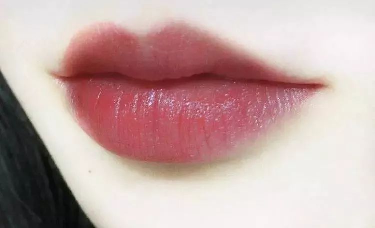 什么样的口红好看又持久,好看的口红颜色品牌