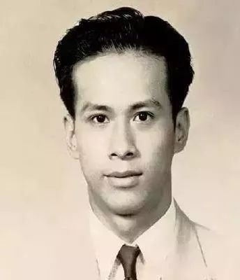 乌黑的头发迷人的眼睛,乌黑的头发水灵灵的眼睛