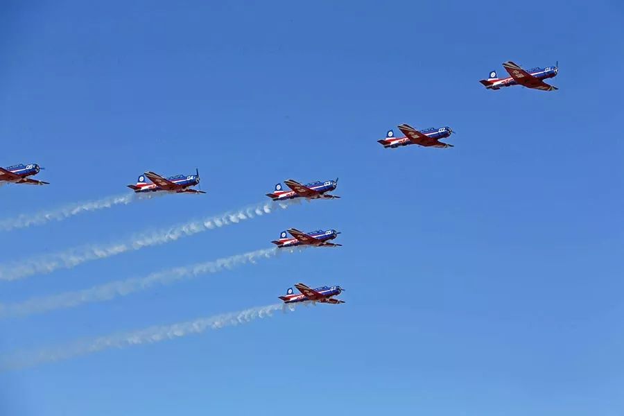 谁持彩练当空舞？揭开“飞机拉烟”的秘密