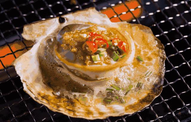 三亚火车头万人海鲜广场哪家好吃,在三亚3000元一桌的海鲜大餐