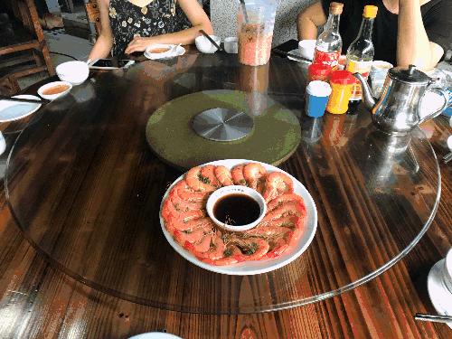 三亚火车头万人海鲜广场哪家好吃,在三亚3000元一桌的海鲜大餐