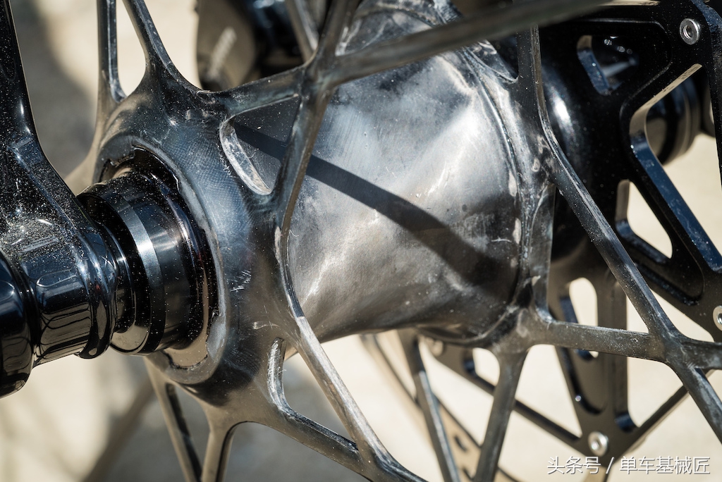 很粗的辐条公路车碳纤维轮组,碳纤维轮组辐条张力不够会怎么样