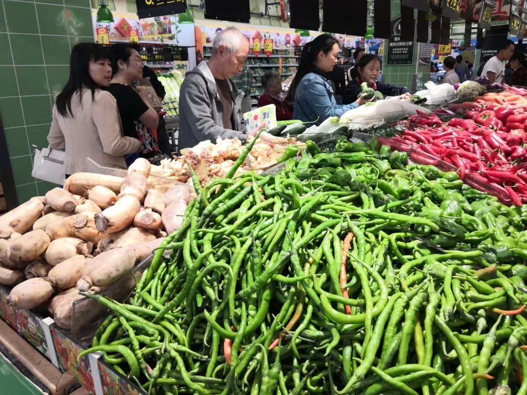 去外地旅游半路堵人,出去游玩堵在高速上怎么办