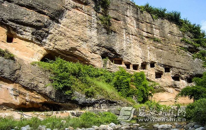 恩施清江古河床鬼吹灯,湖北恩施千年悬棺