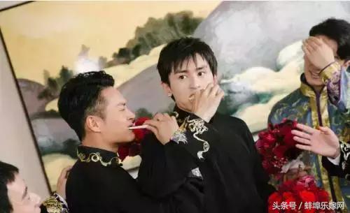 接亲整蛊伴郎团一般几个游戏,接亲搞笑伴郎