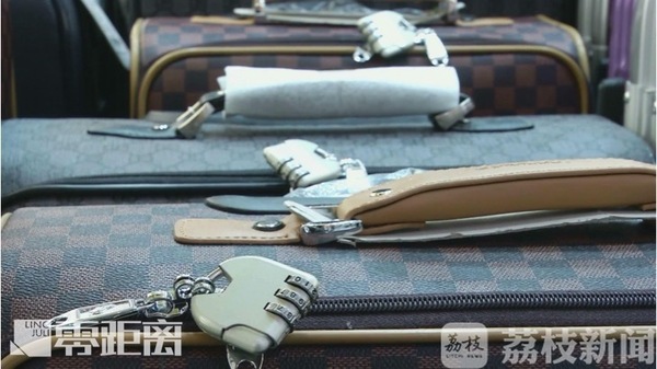 没有密码只有钥匙的行李箱,没设密码的行李箱怎么打开