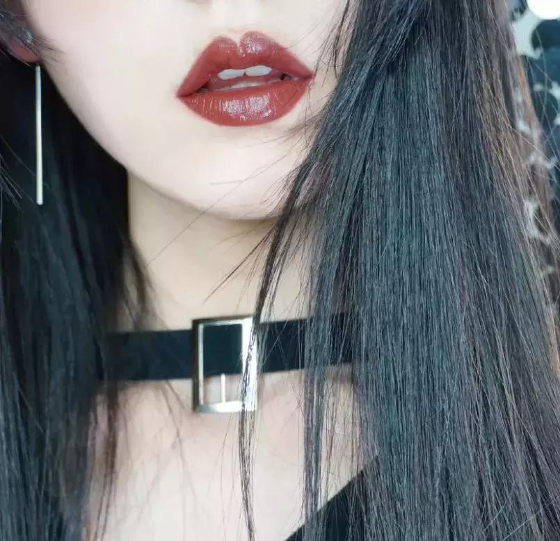 当男朋友和口红同时掉进水里,口红掉进水里了有用吗