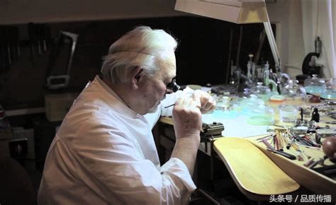 百达翡丽机芯打磨工艺视频,百达翡丽设计制造过程