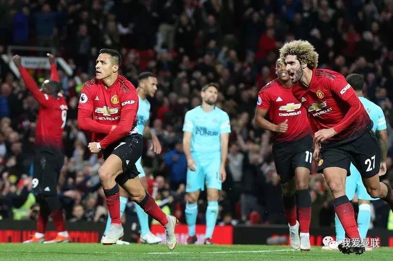 曼联逆转背后的真正英雄！你看，那位老人泪流满面