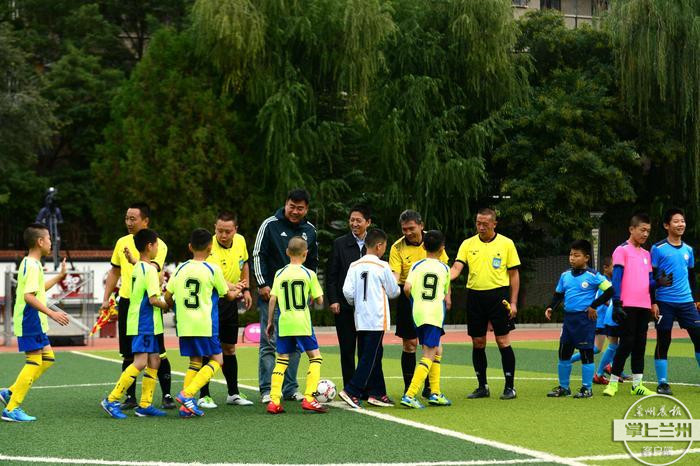 兰州青少年足球联赛开赛,追风少年绿茵场
