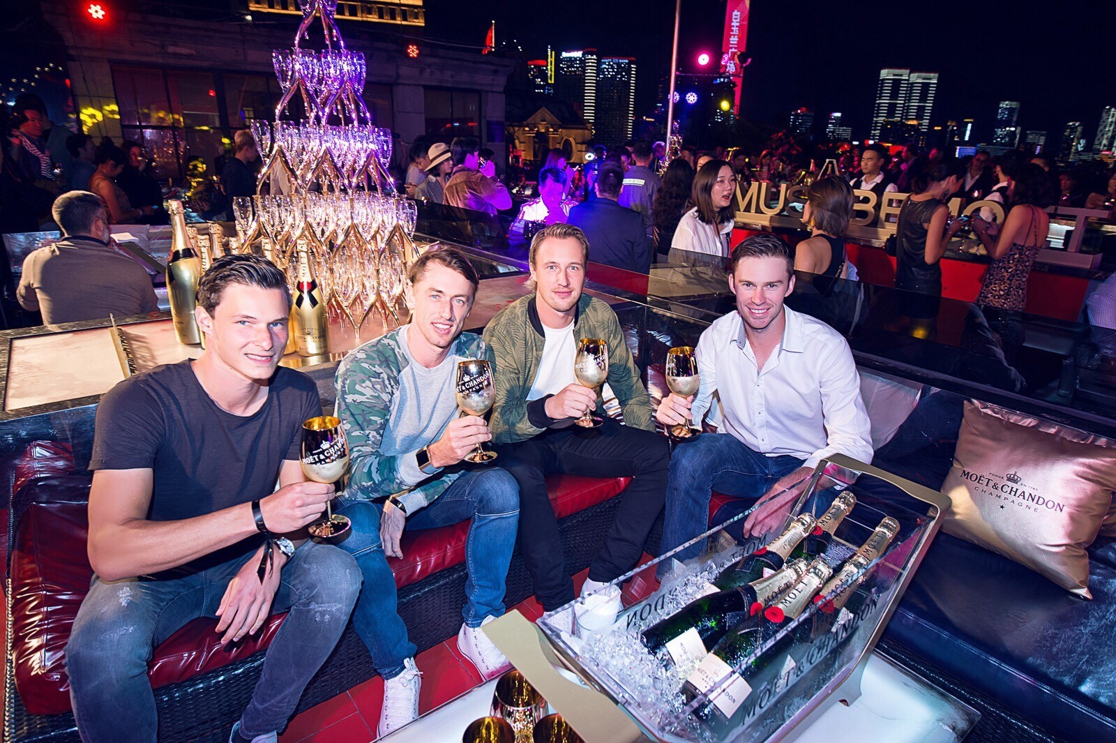 酩悦香槟与拿破仑,酩悦香槟上海新天地