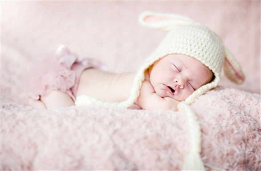 宝宝两边头型不对称怎么矫正,宝宝的头两边不对称